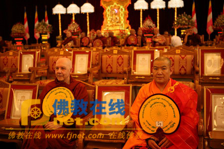 常藏法师（右）和缅甸大长老（左）
