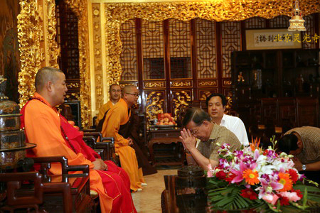 常藏法师在迎客厅接待泰国国防部第二部长一行