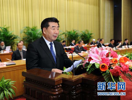 中共中央政治局委员、国务院副总理回良玉出席大会并讲话