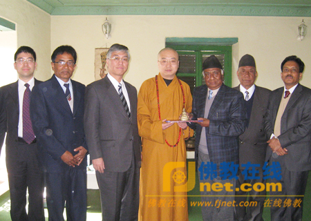 与尼泊尔蓝毗尼国际佛教大学副校长等会晤