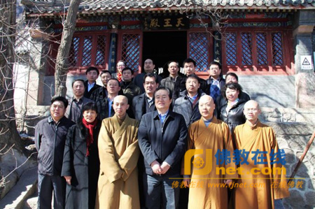 北京市宗教局谭林副局长一行受到龙泉寺僧俗二众的热情接待