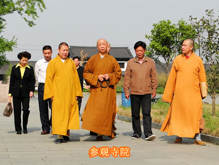 中佛协教务部常顺法师和昌明法师一行参观寺院