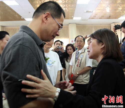 国民党副主席、嘉义市市长黄敏惠慰问罹难者家属