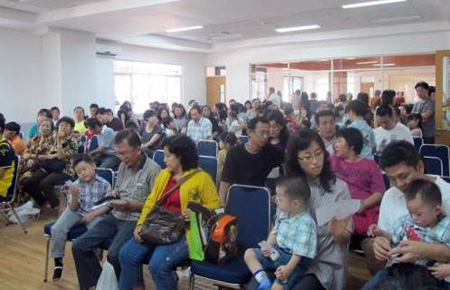 当天数千家长和孩子应邀出席慈济印尼学校